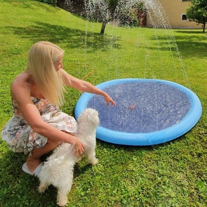 Hondensprinkler voor Spetterplezier en Verkoeling - Duurzaam PVC, Veilig voor Kinderen en Huisdieren - Hebbr