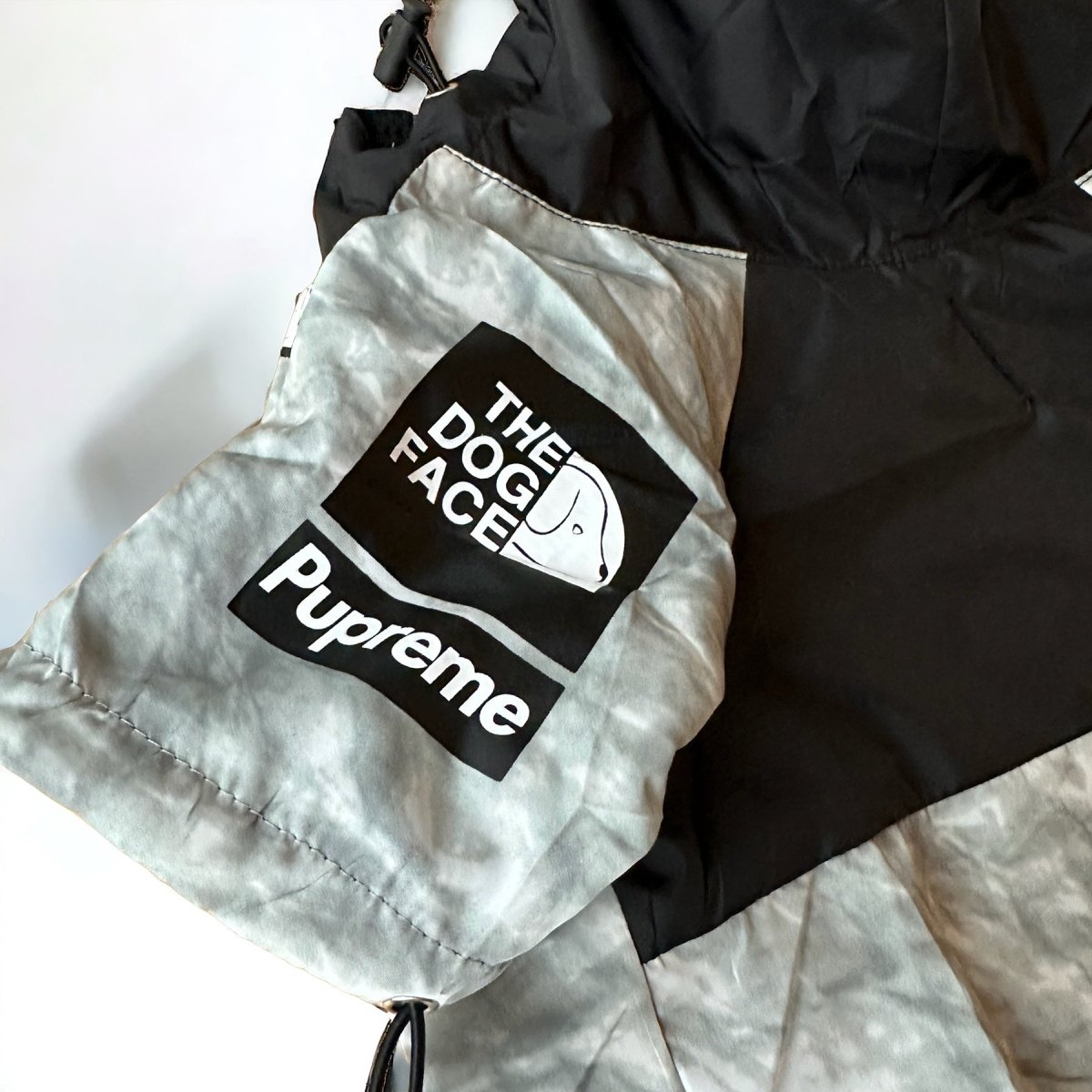 Hondengezichtsjack M Grijs – Waterdicht Windbreaker voor Huisdieren - Hebbr