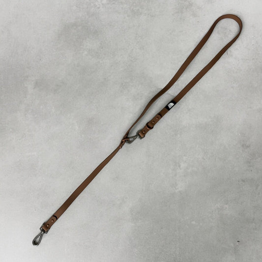 Hondenriem Pura 152×2 cm Waterdicht PVC – Duurzaam en Handsfree Chocolade - Hebbr